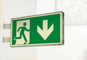 SEMLE715104BN - Segnaletica all. Metal bifacciale luminescente uscita giu' ISO 7010