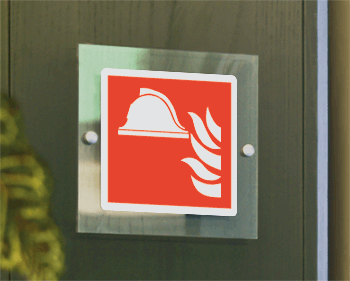 SEPE15111W - targa Plexi monofacciale Presidio antincendio EN ISO 7010 F004